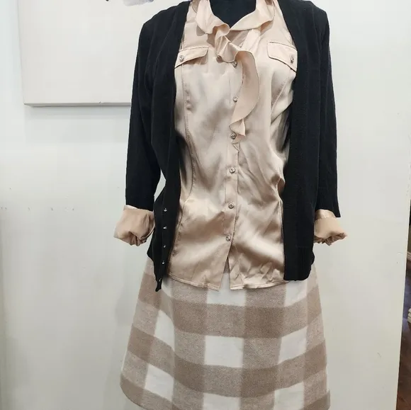 [ LOFT] WOMEN'S SIZE 10,  tan and white plaid wool skirt.