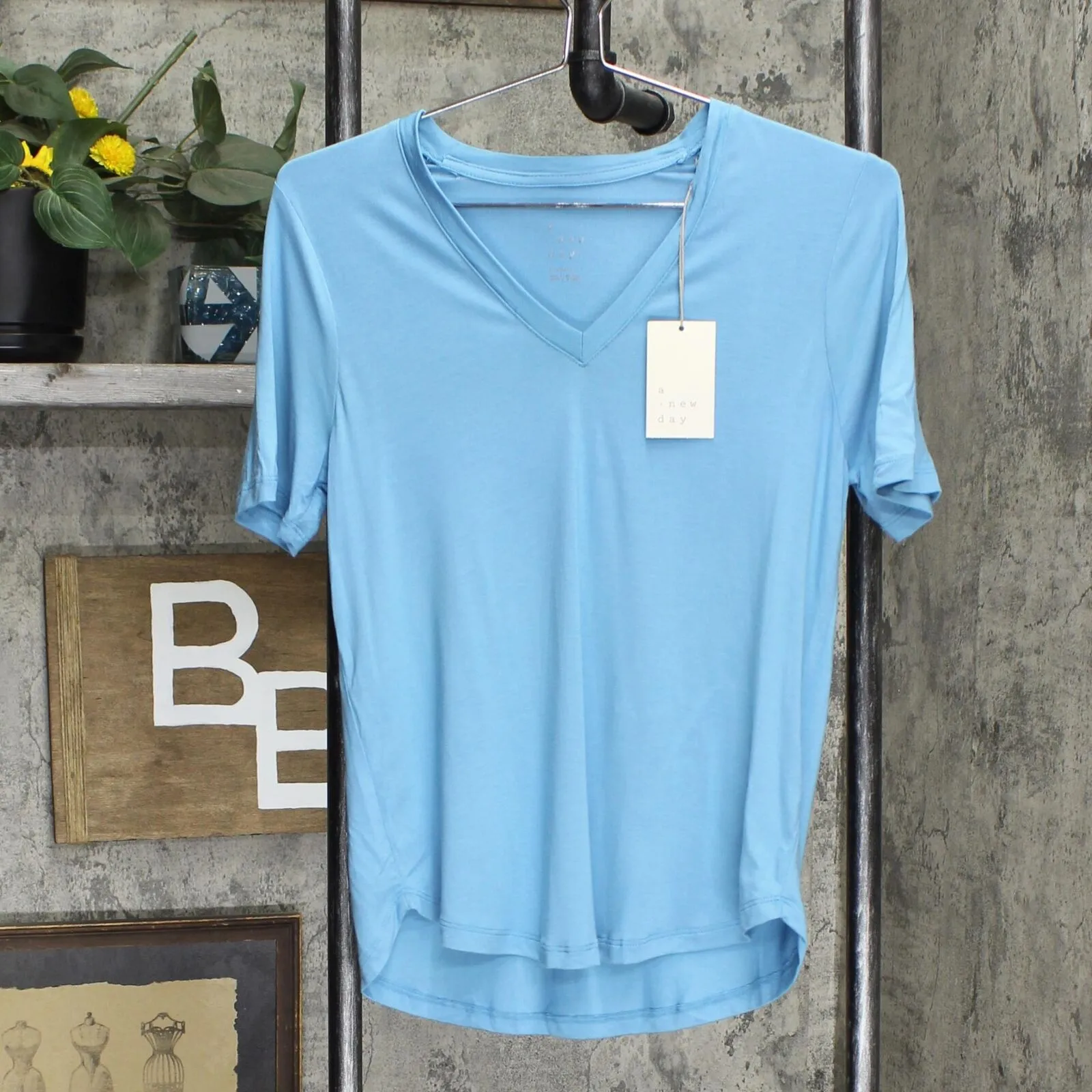 A New Day Women's Short Sleeve V-Neck Drapey T-Shirt GZ3Z1