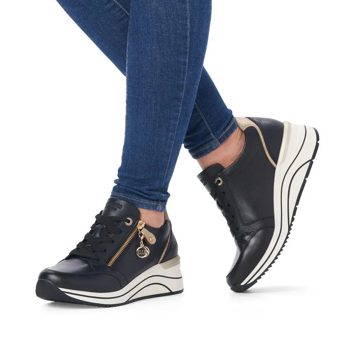 D0T03 Wedge Sneaker