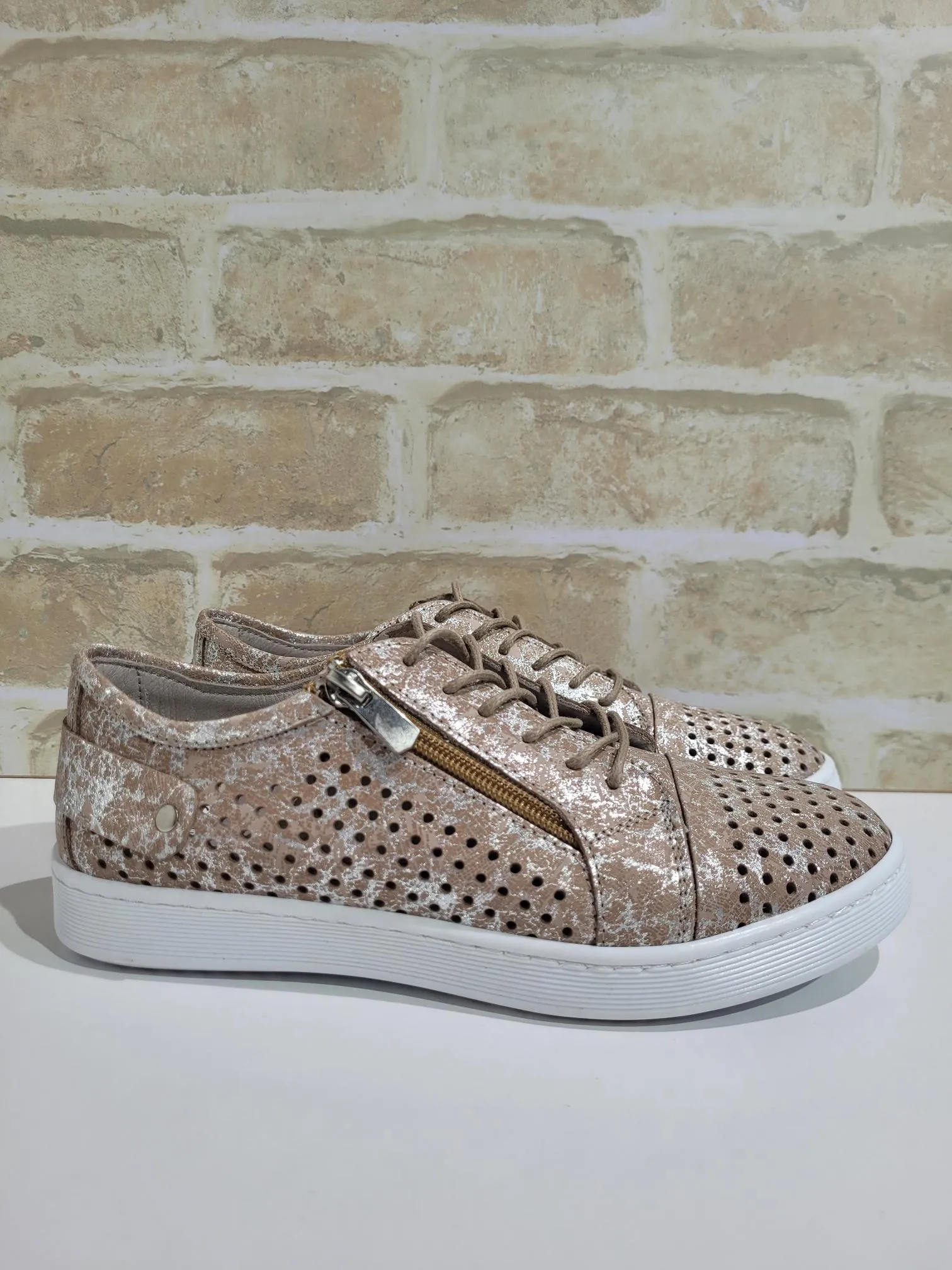 EG17P Taupe Print by Cabello