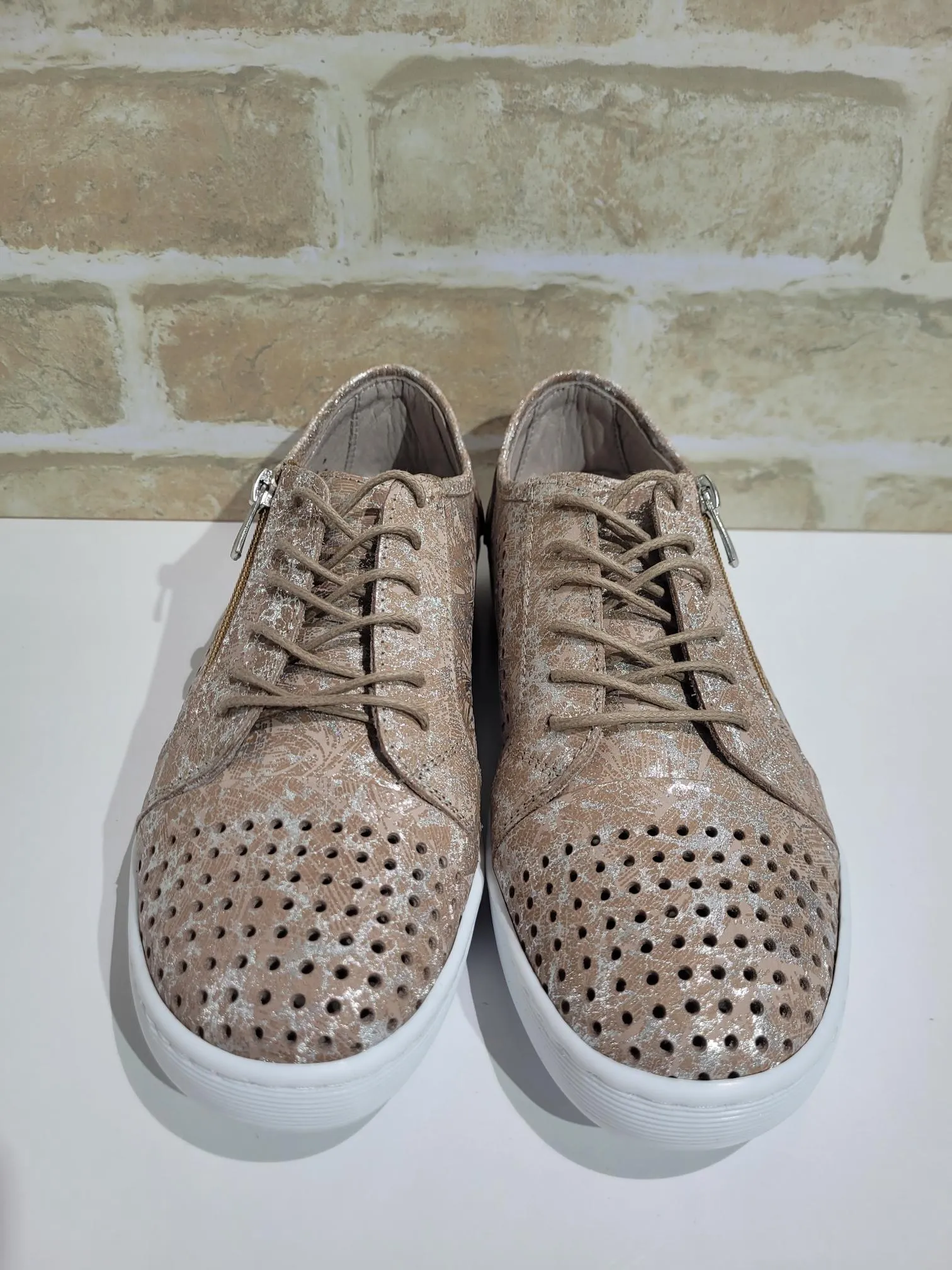 EG17P Taupe Print by Cabello