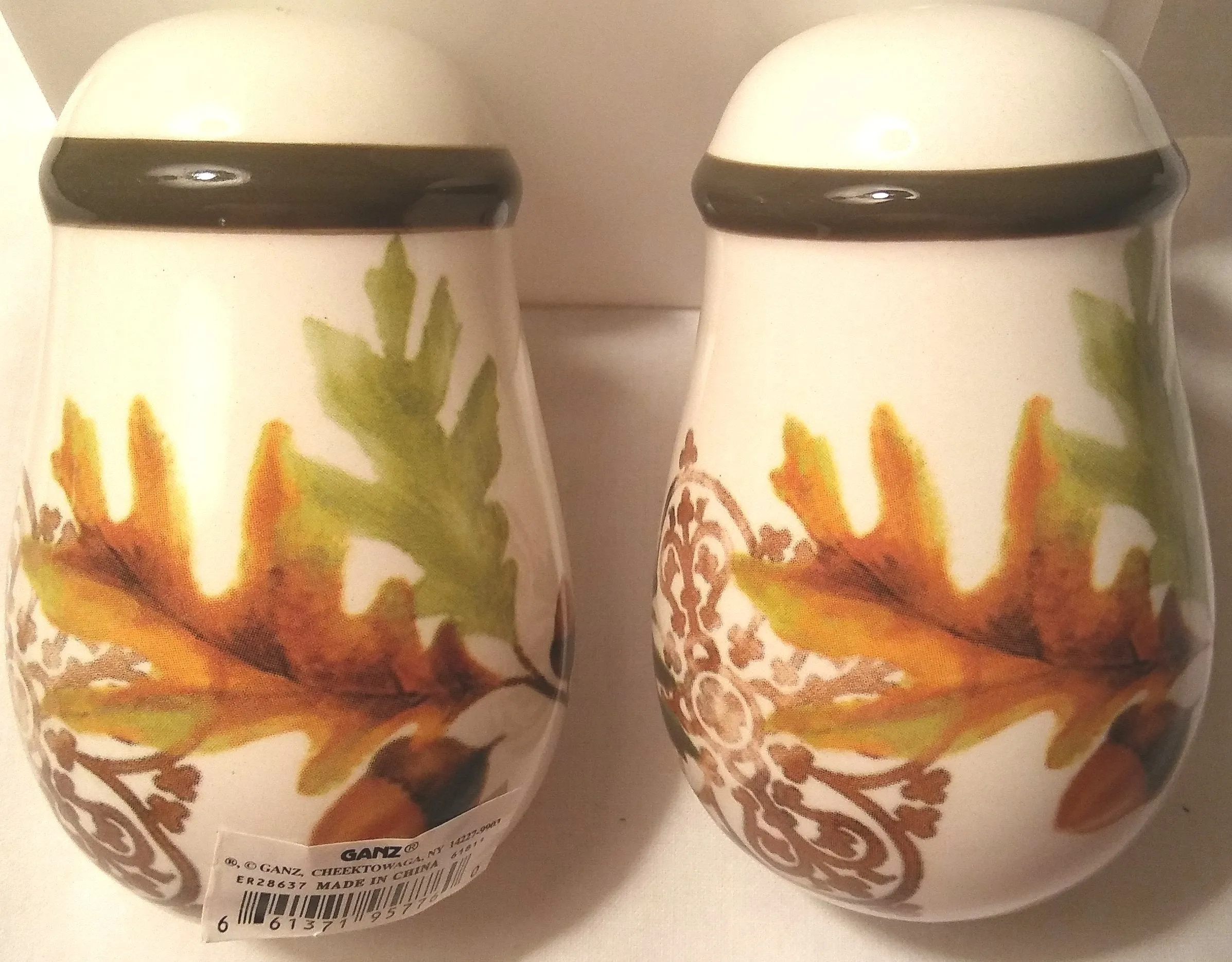 FALL LEAFS SALT AND PEPPER SHAKERS