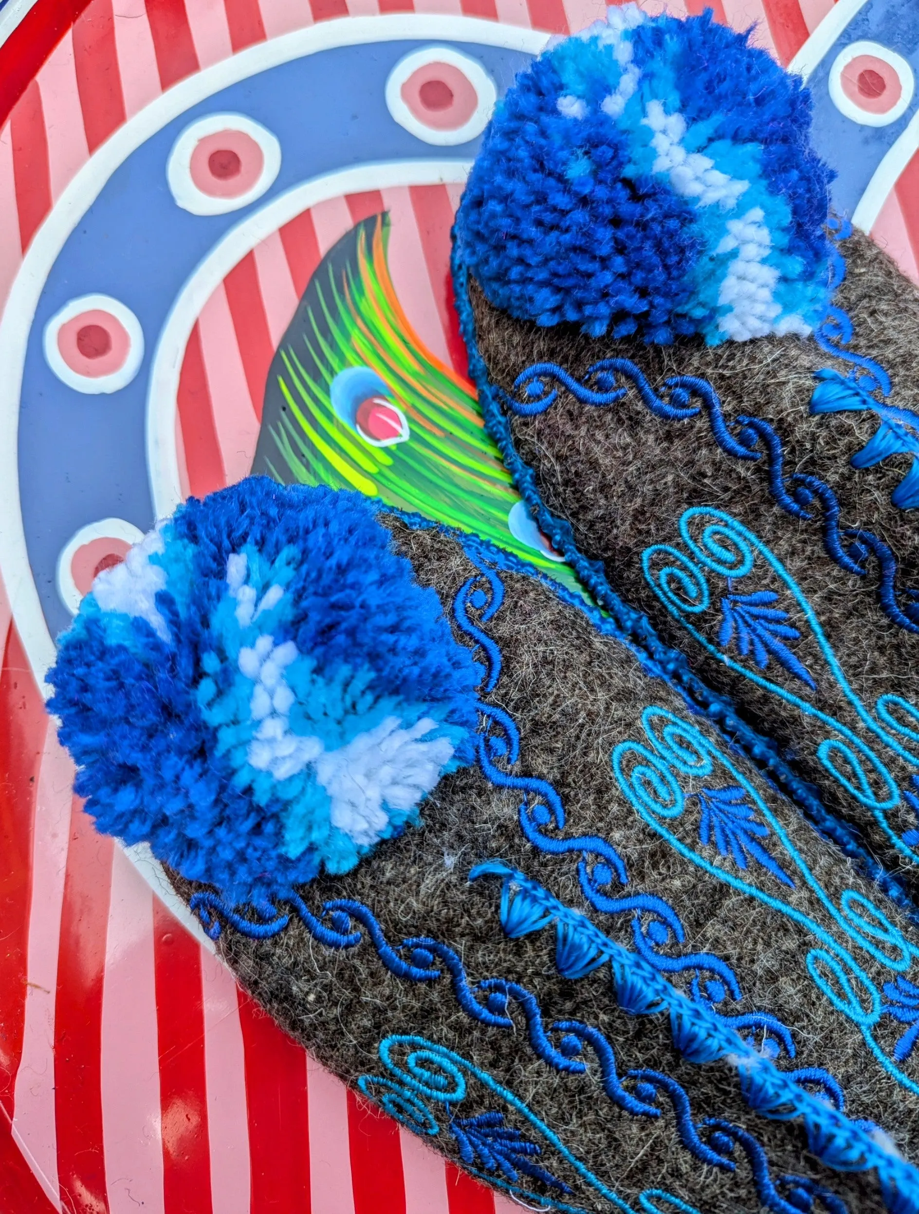 Greek pom pom slippers 39