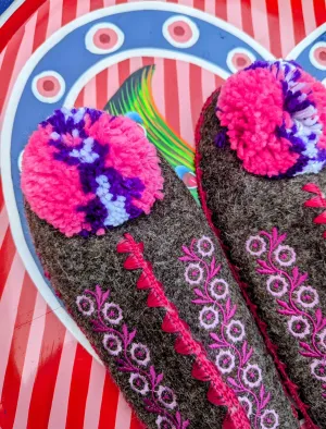 Greek pom pom slippers 39
