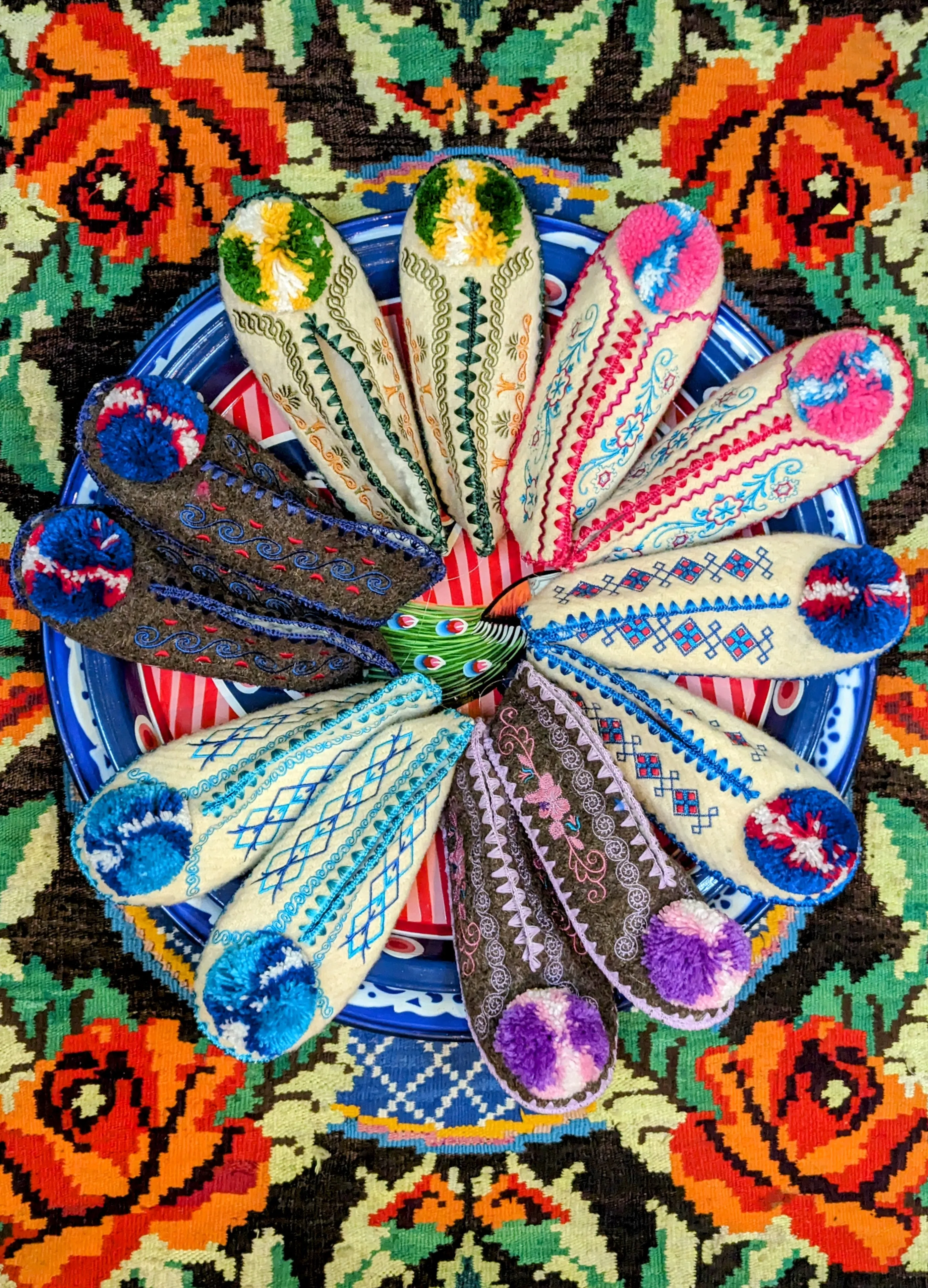 Greek pom pom slippers 39