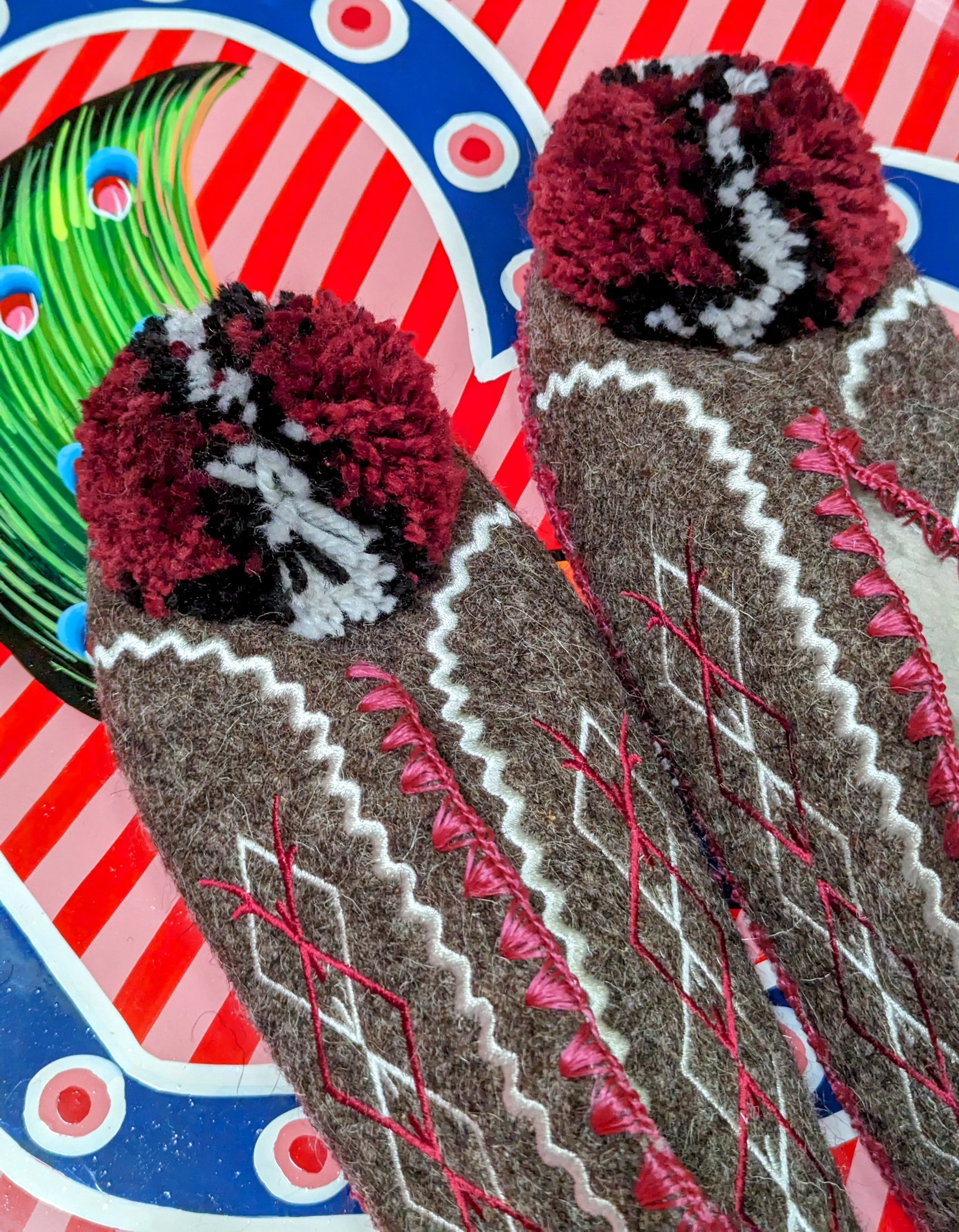 Greek pom pom slippers 43