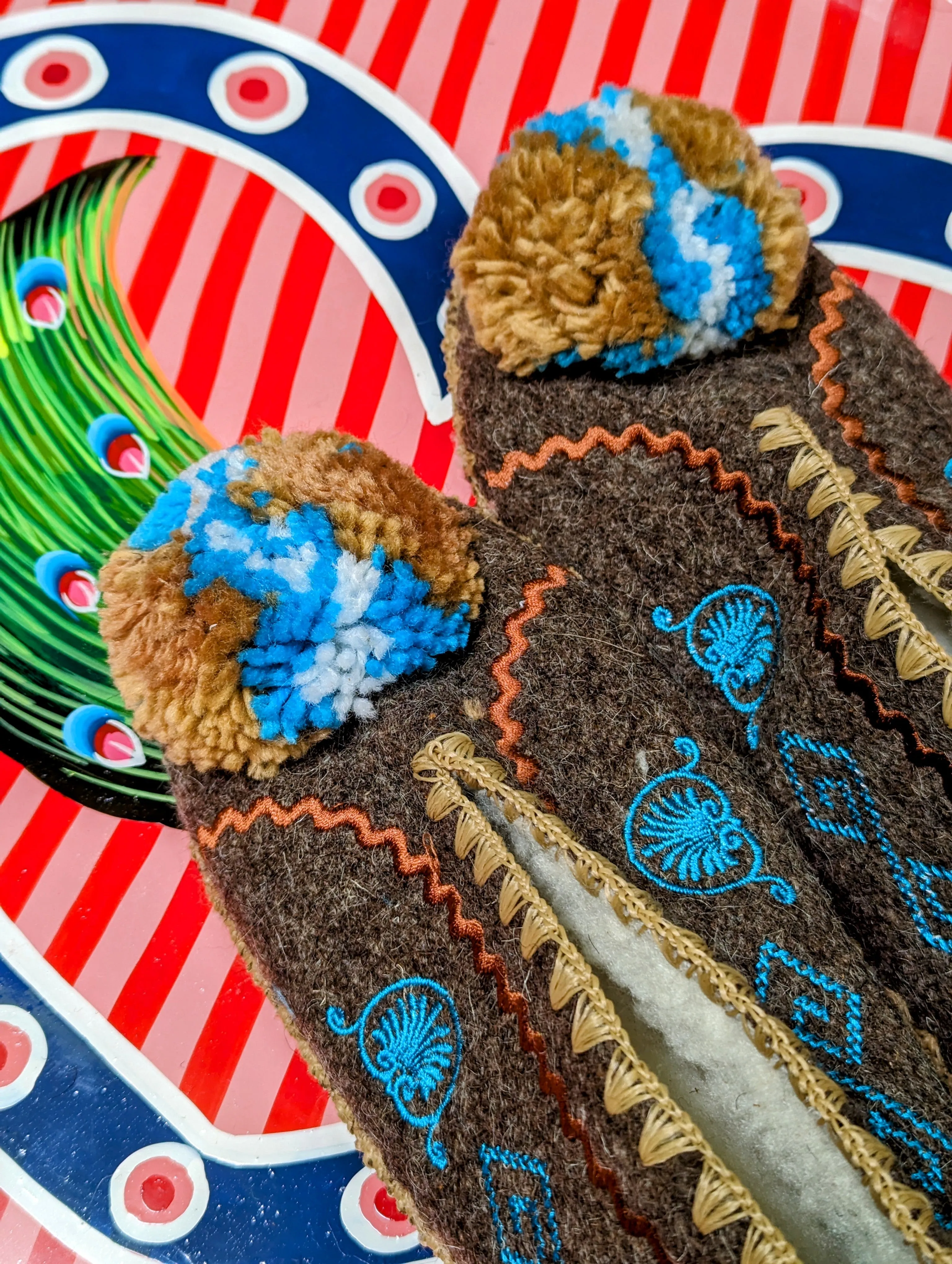 Greek pom pom slippers 43