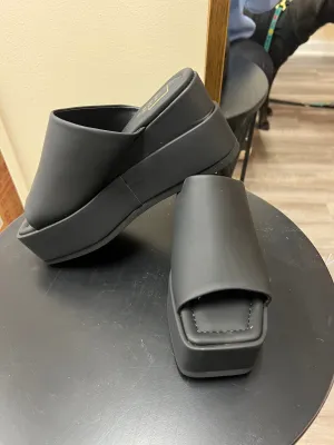 Karlie Slip on
