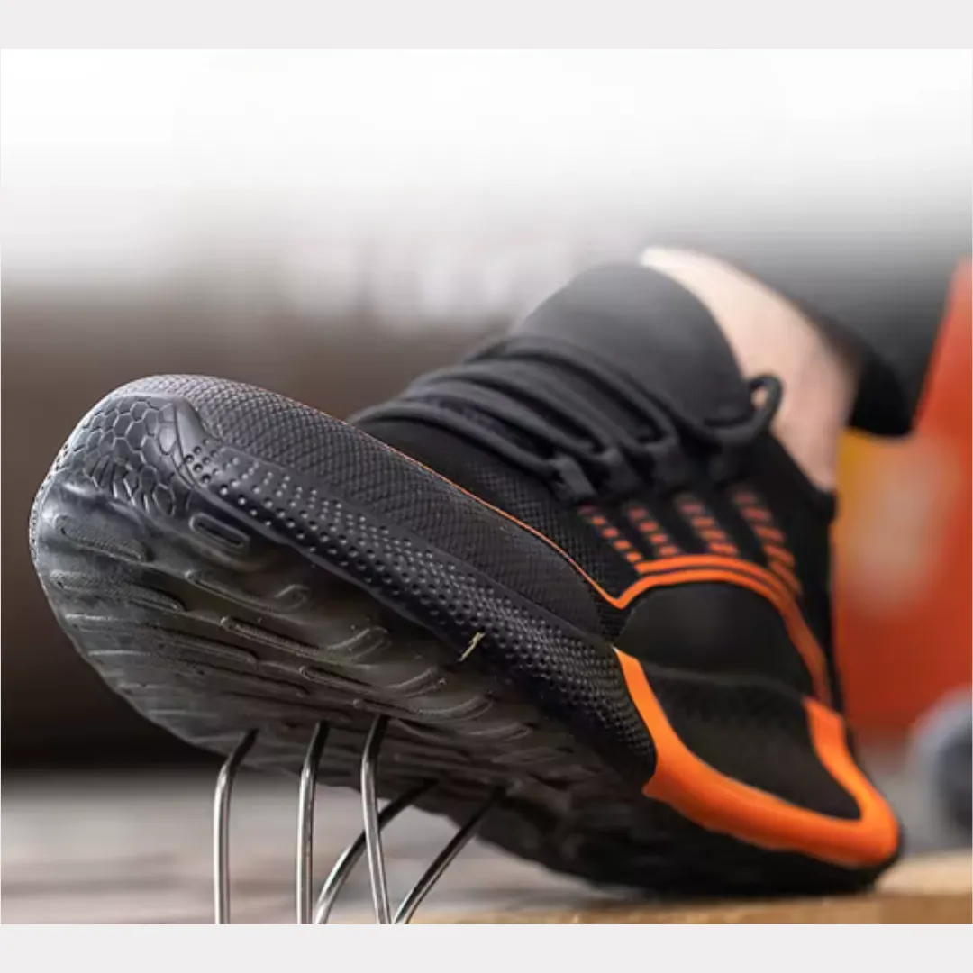 Lightweight breathable work shoes