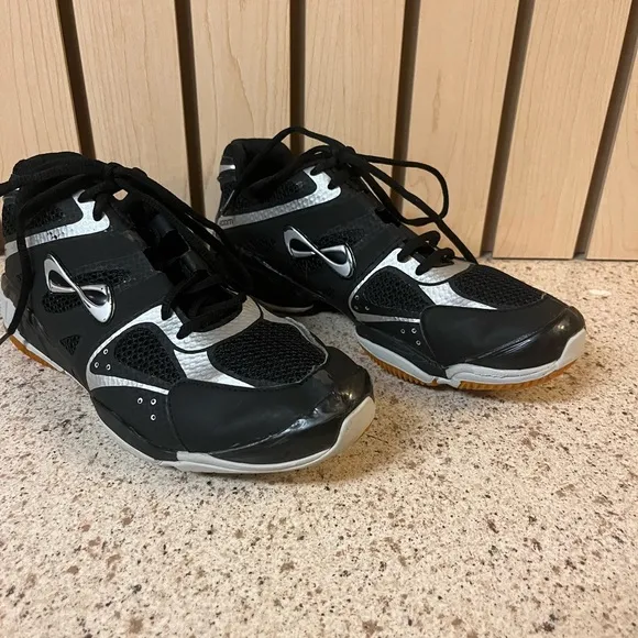 Nfinity Boom Volleyball boots size 8