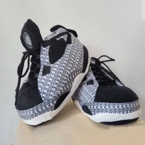 Patterned Black White Plush Slippers – Soft and Stylish Comfort
