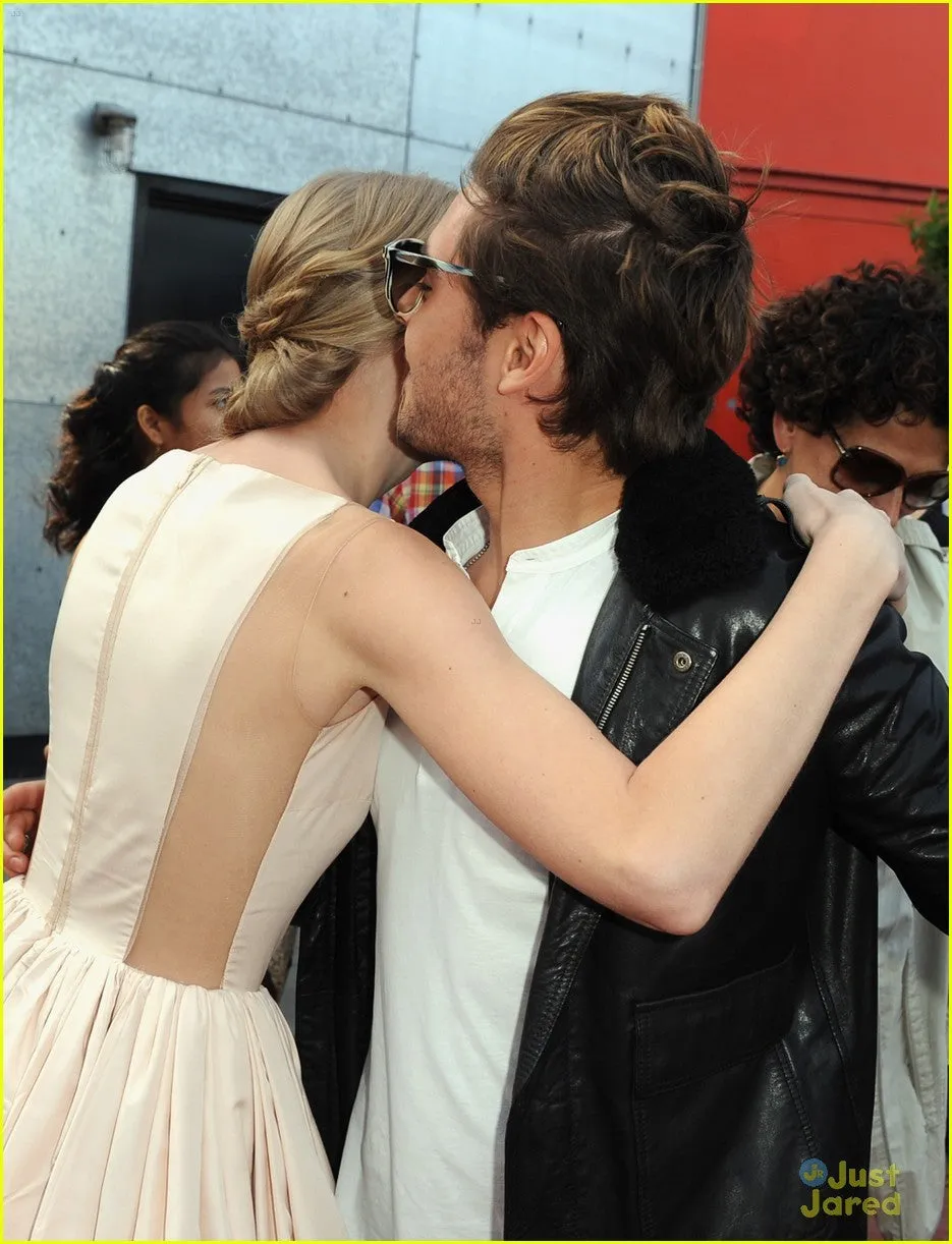 Pink Taylor Swift Knee Length Sleeveless Prom Celebrity Dress Dr. Seuss The Lorax Premiere