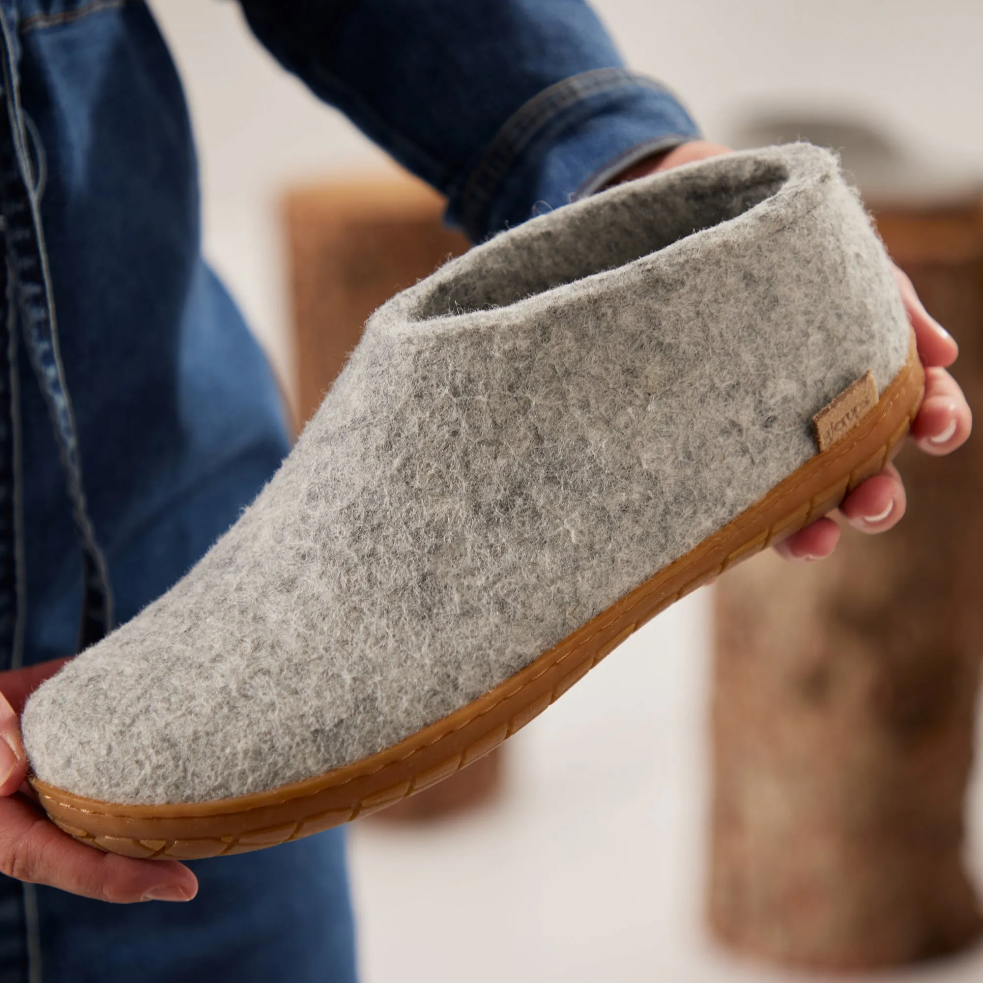 Shoe with natural rubber sole - honey - Grey