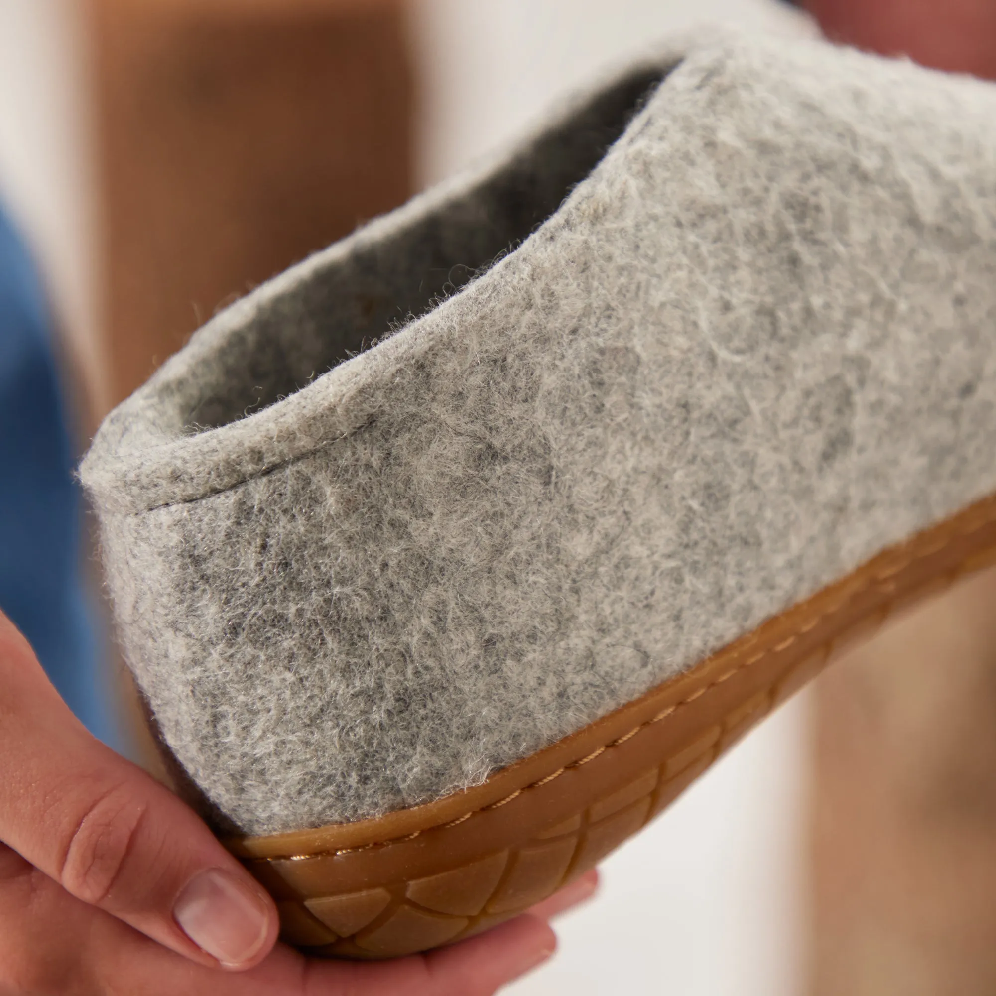 Shoe with natural rubber sole - honey - Grey
