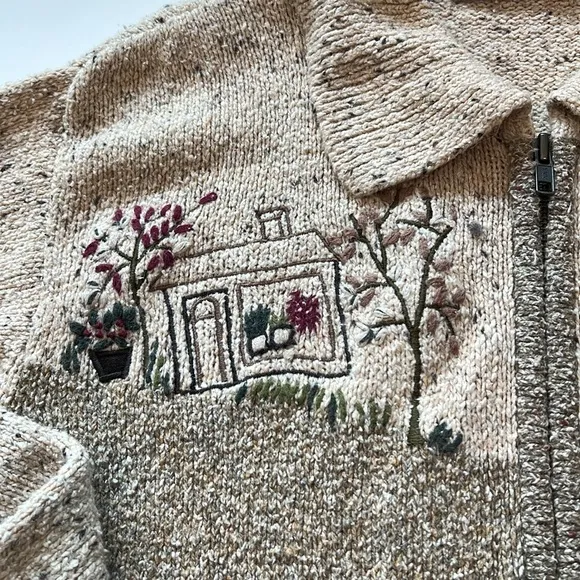 Tanjay - M, beige embroidered fall sweater, zippered, dog/cottage