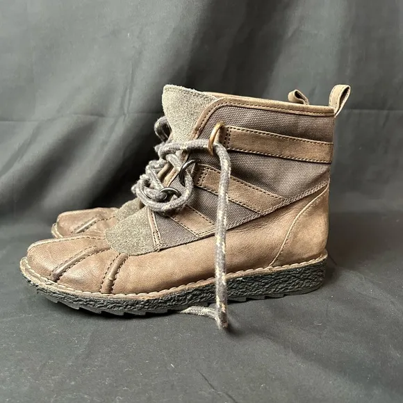 Women’s Clark’s Somerset Oslo Cove Ankle Lace up Leather Boots. Size 9. Brown.